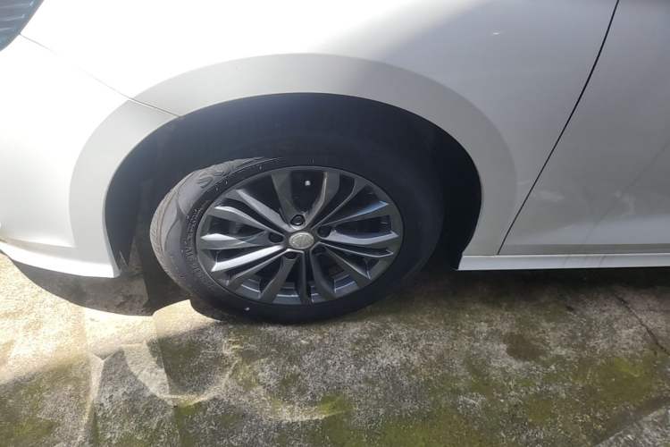 Used MG 5 2025 180 DVVT Global Luxury Edition Left Front Wheel Hub