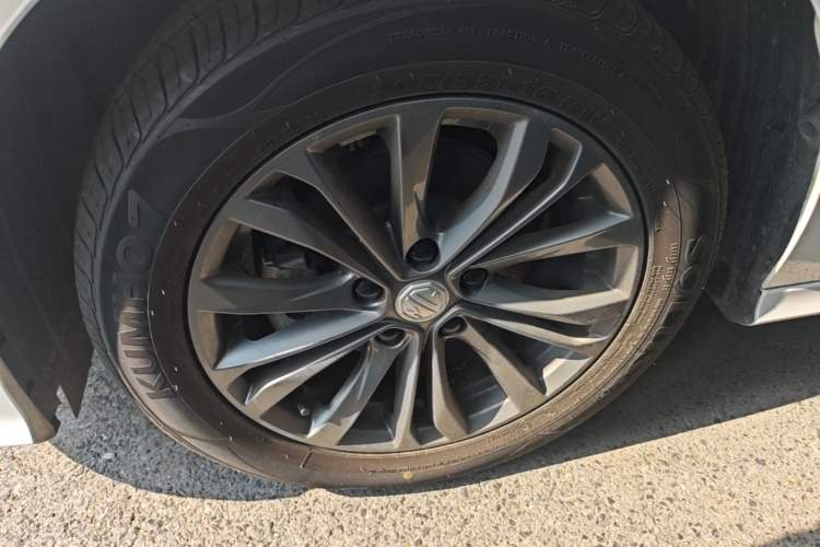 Used MG 5 2025 180 DVVT Global Luxury Edition Left Front Wheel Hub