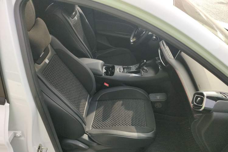 Used MG 5 2025 180 DVVT Global Luxury Edition Right Front Seat