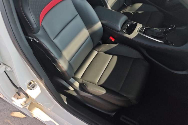 Used MG 5 2025 180 DVVT Global Luxury Edition Right Front Seat