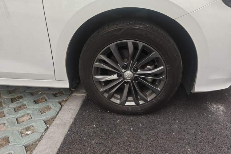 Used MG 5 2025 180 DVVT Global First Edition Right Front Wheel Hub