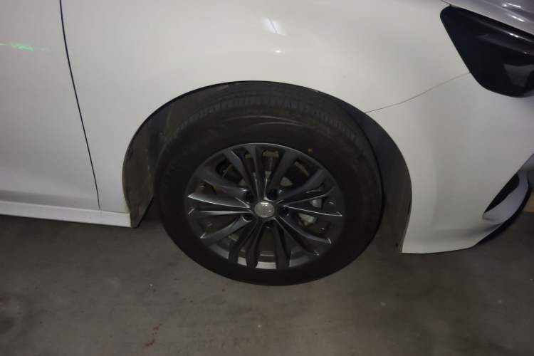 Used MG 5 2025 180 DVVT Global Luxury Edition Right Front Wheel Hub