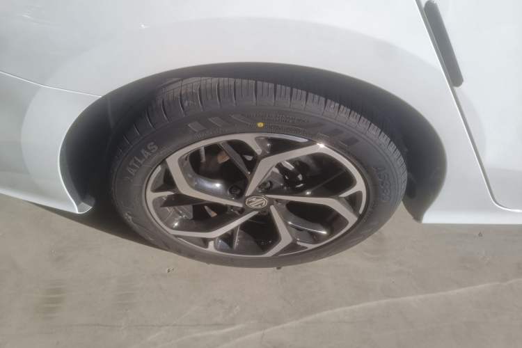 Used MG 5 2025 300TGI Global Flagship Edition Right Rear Wheel Hub