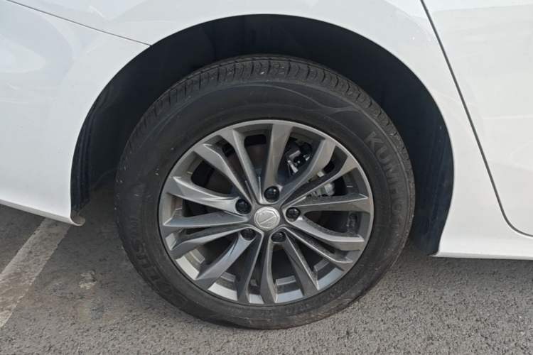 Used MG 5 2025 180 DVVT Global Luxury Edition Right Rear Wheel Hub