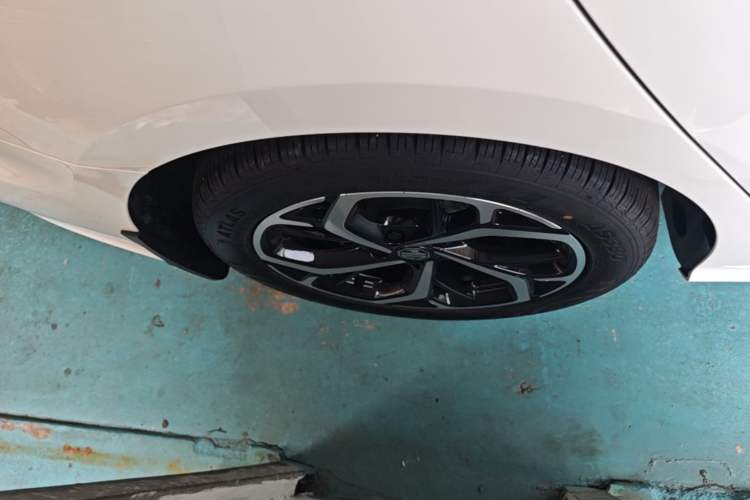 Used MG 5 2025 300TGI Global Flagship Edition Right Rear Wheel Hub