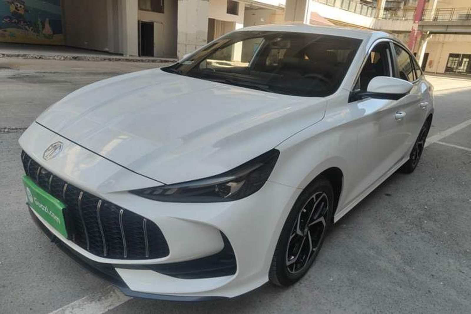 Фото MG с площадки