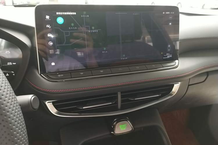 Used MG 5 2026 Model 300DVVT Global Flagship MAX Edition Audio And AC Panel