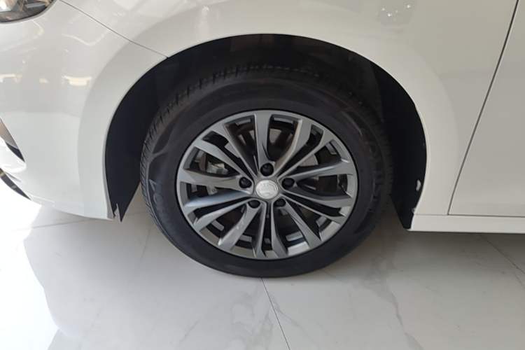 Used MG 5 2026 Model 180DVVT Global Luxury Edition Exterior 1