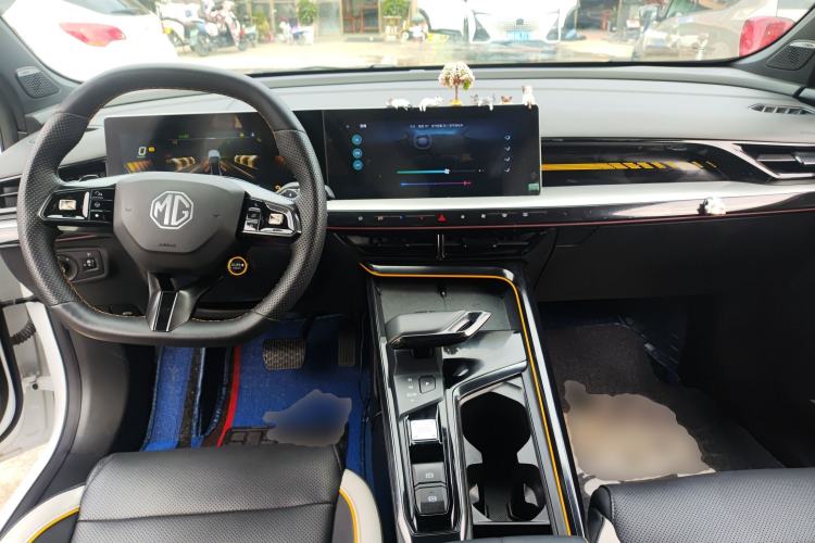 Used MG 5 Scorpio 2022 1.5T Trophy Sport Luxurious Edition Center Console