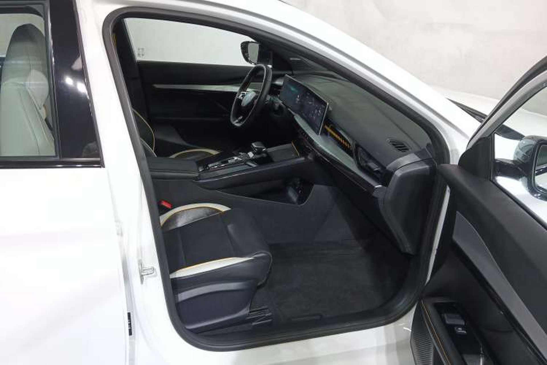 Used MG 5 Scorpio 2022 1.5T Trophy Sport Flagship Edition Right Front Seat