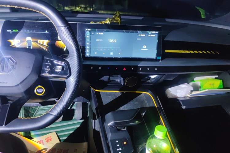 Used MG 5 Scorpio 2022 1.5T Trophy Sport Luxurious Edition Audio And AC Panel