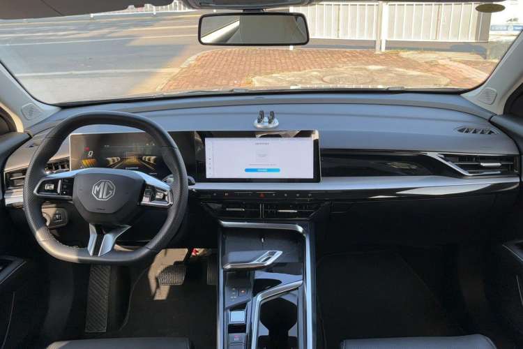 Used MG 5 Scorpio 2022 1.5T Luxury Edition Center Console