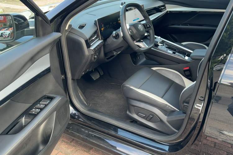 Used MG 5 Scorpio 2022 1.5T Luxury Edition Driver Seat