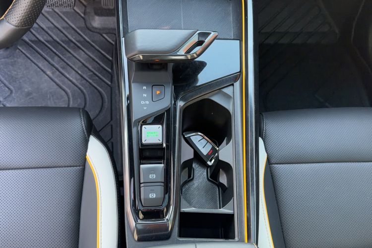 Used MG 5 Scorpio 2022 1.5T Trophy Sport Luxurious Edition Gear Lever