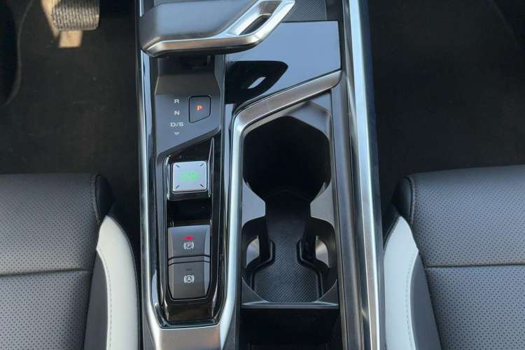 Used MG 5 Scorpio 2022 1.5T Luxury Edition Gear Lever