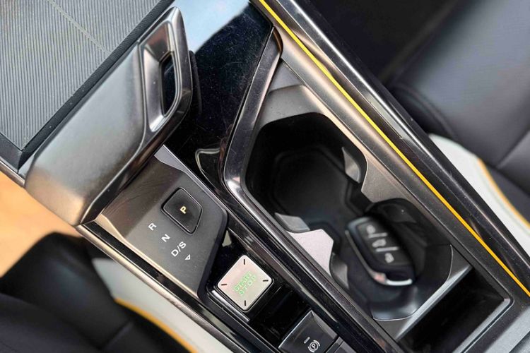 Used MG 5 Scorpio 2022 1.5T Trophy Sport Luxurious Edition Interior 12