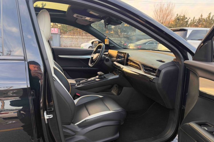 Used MG 5 Scorpio 2022 1.5T Trophy Sport Luxurious Edition Interior 2