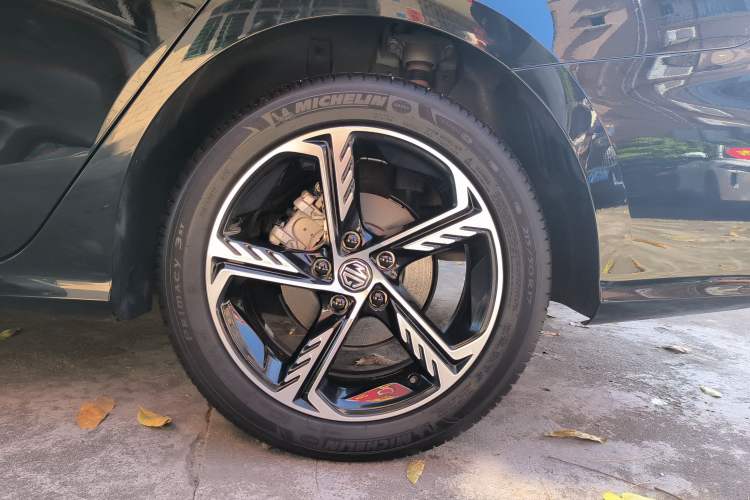 Used MG 5 Scorpio 2022 1.5T Luxury Edition Left Rear Wheel Hub