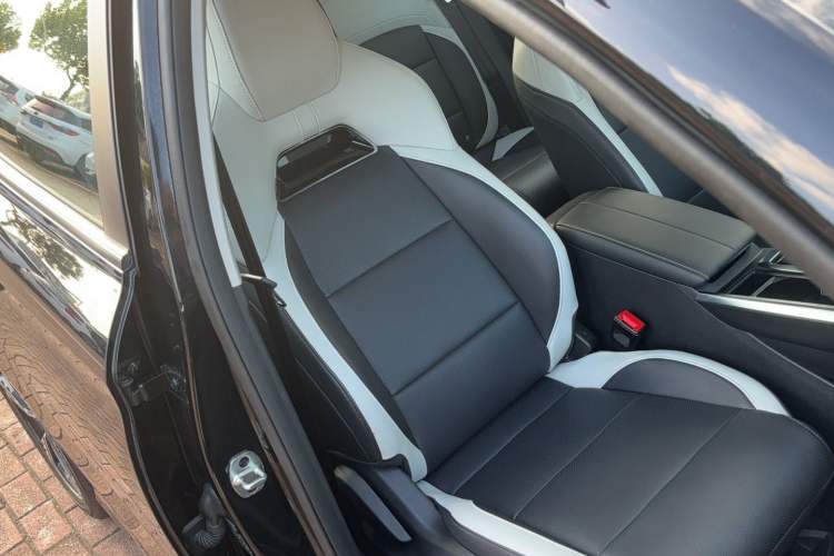 Used MG 5 Scorpio 2022 1.5T Luxury Edition Right Front Seat