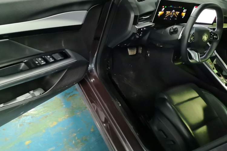 Used MG 5 Scorpio 2022 1.5T Luxury Edition Driver Seat