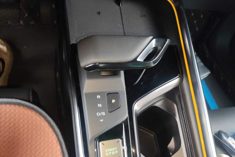 Used MG 5 Scorpio 2022 1.5T Trophy Sport Flagship Edition Gear Lever