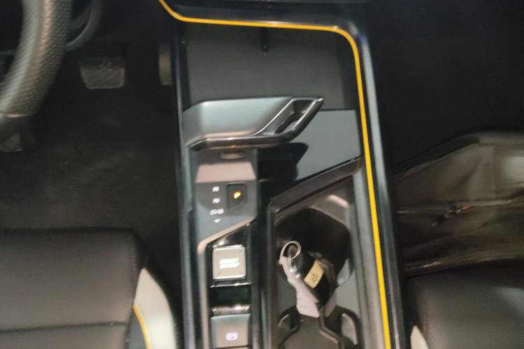 Used MG 5 Scorpio 2022 1.5T Trophy Sport Flagship Edition Gear Lever