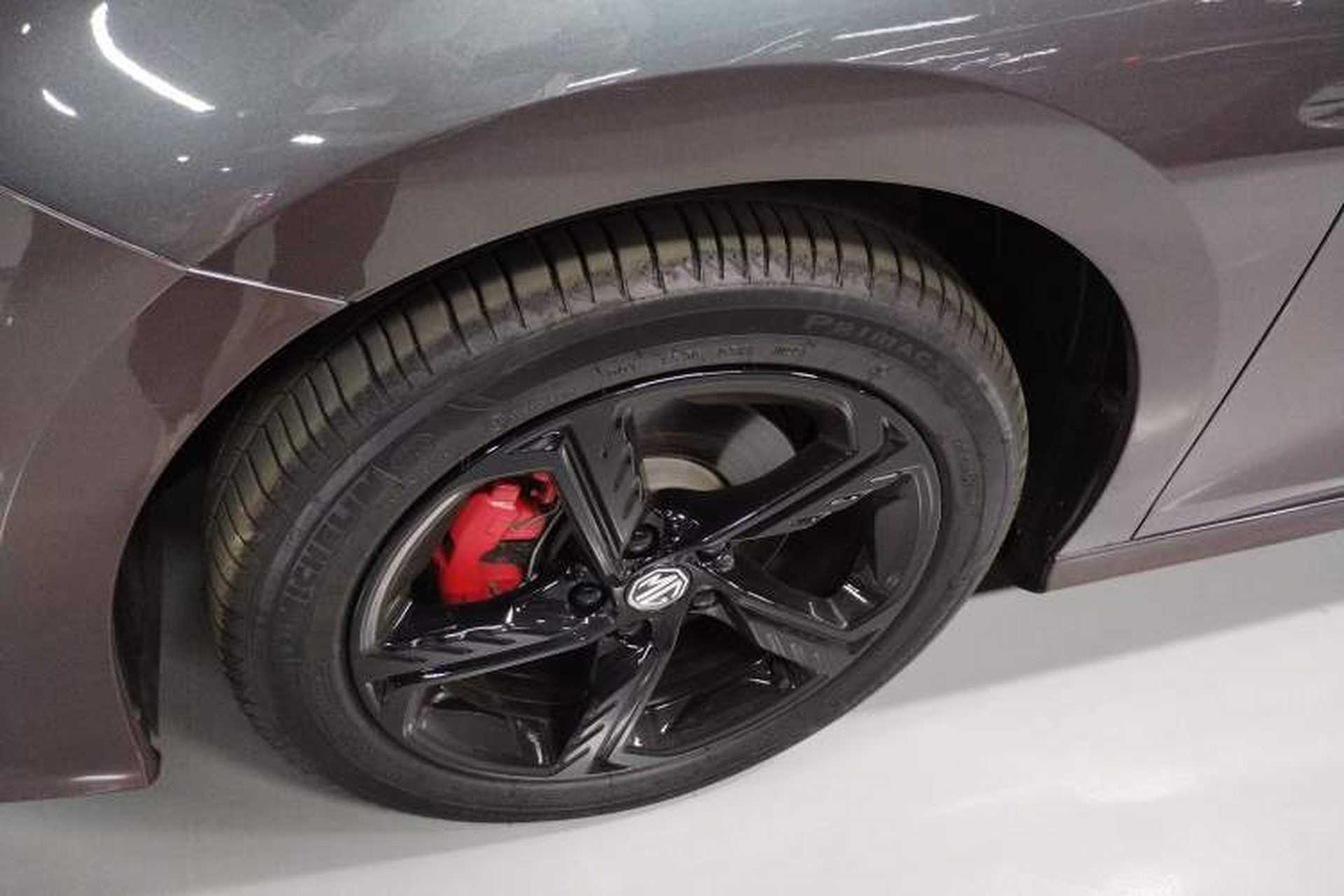 Used MG 5 Scorpio 2022 1.5T Trophy Sport Flagship Edition Left Front Wheel Hub