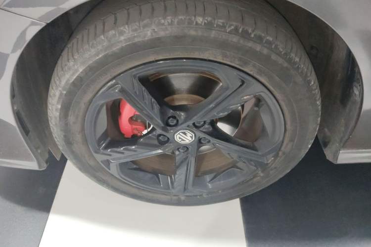 Used MG 5 Scorpio 2022 1.5T Trophy Sport Flagship Edition Left Front Wheel Hub