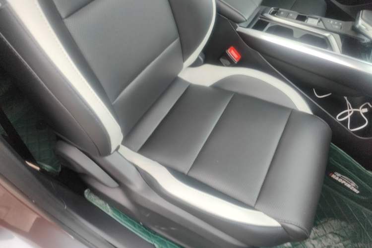 Used MG 5 Scorpio 2022 1.5T Luxury Edition Right Front Seat