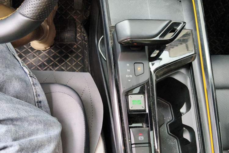 Used MG 5 Scorpio 2022 1.5T Trophy Sport Flagship Edition Gear Lever