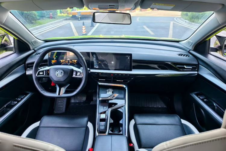 Used MG 5 Scorpio 2022 1.5T Luxury Edition Interior 4