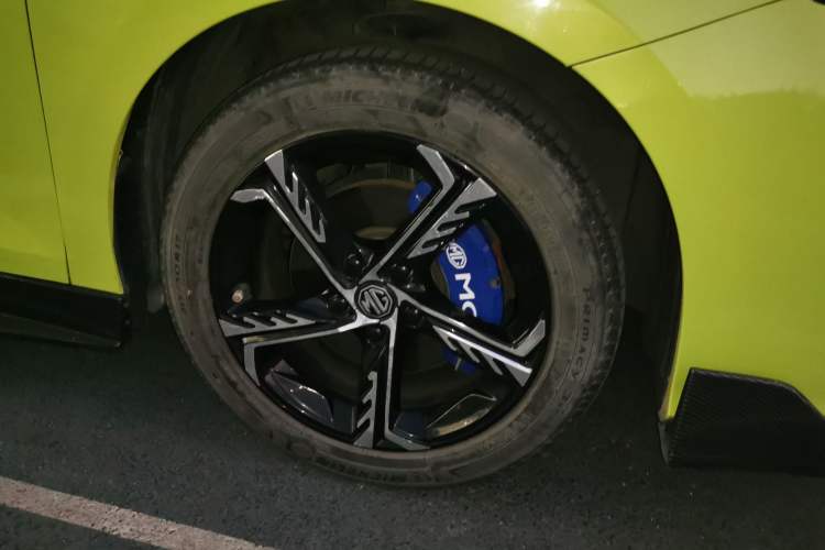 Used MG 5 Scorpio 2022 1.5T Trophy Sport Flagship Edition Right Front Wheel Hub