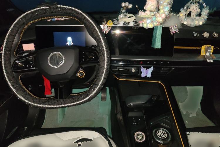 Used MG 5 Scorpio 2022 1.5T Trophy Sport Luxurious Edition Center Console
