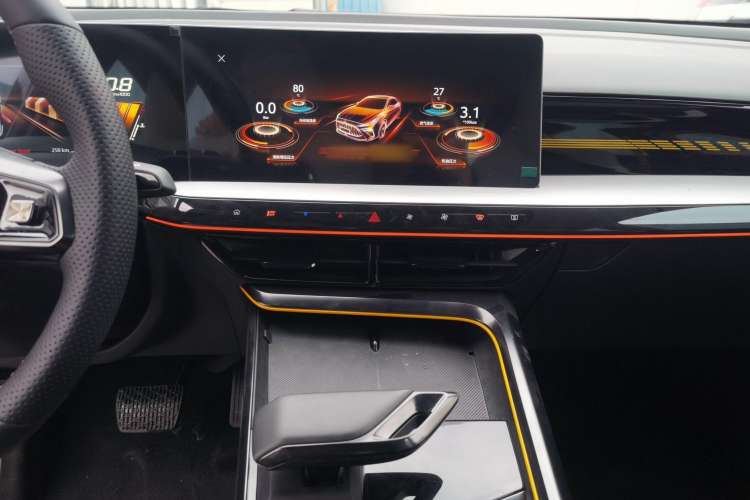 Used MG 5 Scorpio 2022 1.5T Trophy Sport Luxurious Edition Audio And AC Panel