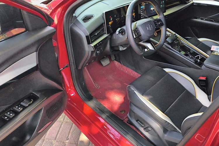 Used MG 5 Scorpio 2022 1.5T Trophy Sport Luxurious Edition Driver Seat