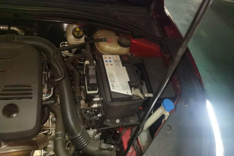 Used MG 5 Scorpio 2022 1.5T Trophy Sport Luxurious Edition Engine Bay Left