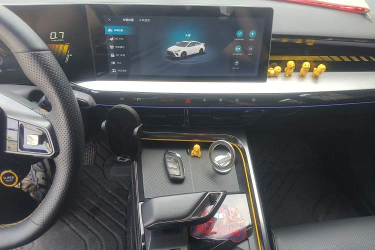Used MG 5 Scorpio 2022 1.5T Trophy Sport Luxurious Edition Audio And AC Panel