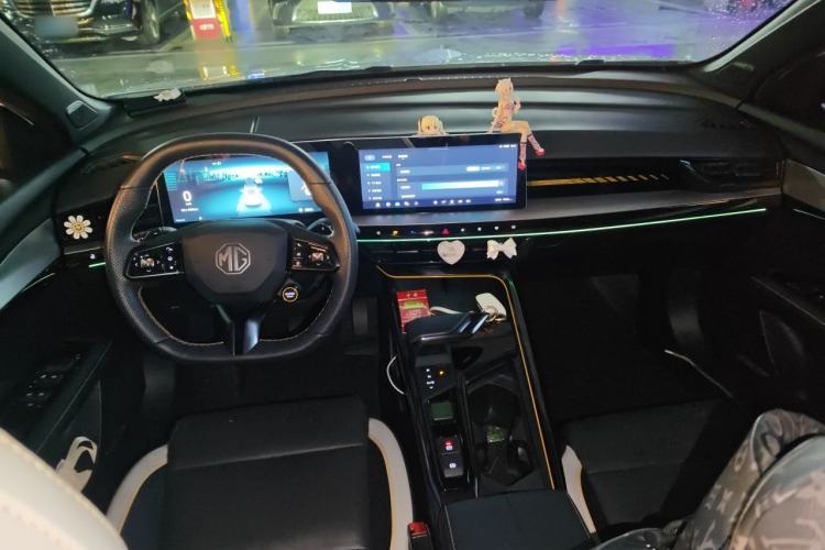 Used MG 5 Scorpio 2022 1.5T Trophy Sport Flagship Edition Center Console