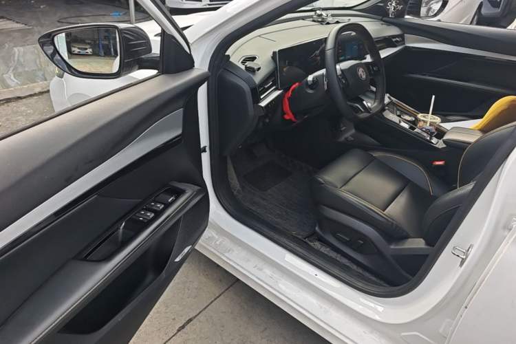 Used MG 5 Scorpio 2022 1.5T Trophy Sport Luxurious Edition Driver Seat