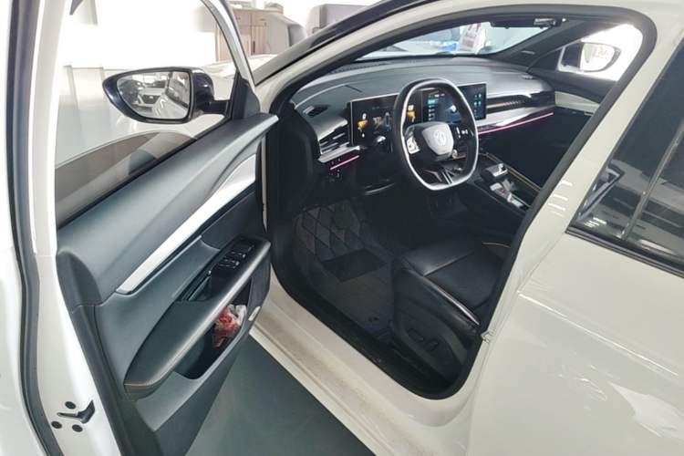 Used MG 5 Scorpio 2022 1.5T Trophy Sport Luxurious Edition Driver Seat