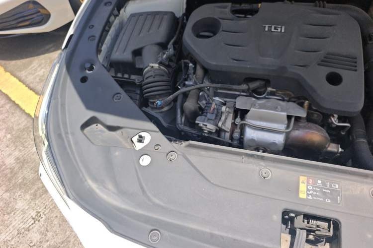 Used MG 5 Scorpio 2022 1.5T Trophy Sport Luxurious Edition Engine Bay Right