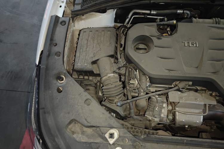 Used MG 5 Scorpio 2022 1.5T Trophy Sport Luxurious Edition Engine Bay Right