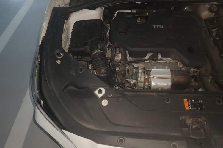 Used MG 5 Scorpio 2022 1.5T Trophy Sport Flagship Edition Engine Bay Right
