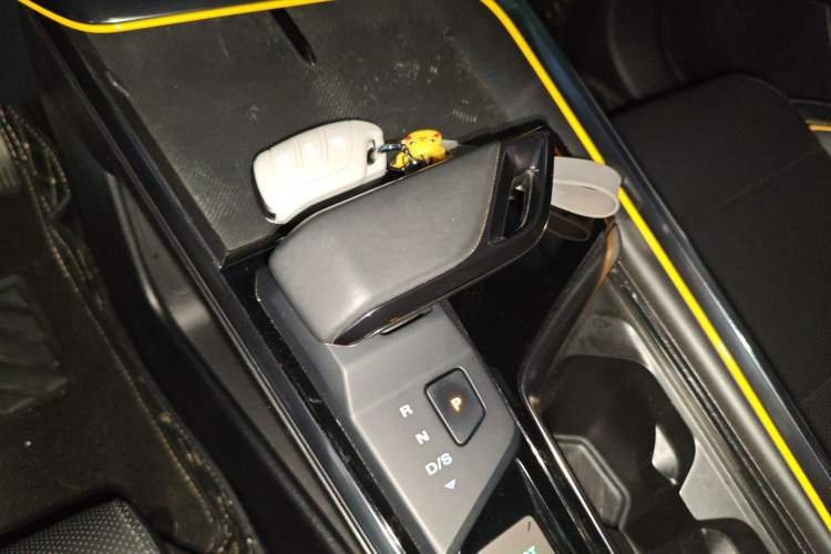 Used MG 5 Scorpio 2022 1.5T Trophy Sport Flagship Edition Gear Lever