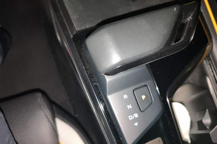 Used MG 5 Scorpio 2022 1.5T Trophy Sport Luxurious Edition Gear Lever