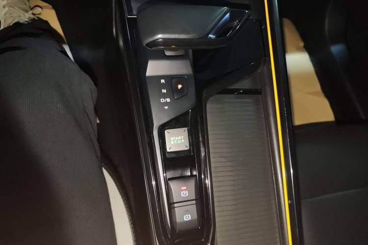 Used MG 5 Scorpio 2022 1.5T Trophy Sport Flagship Edition Gear Lever