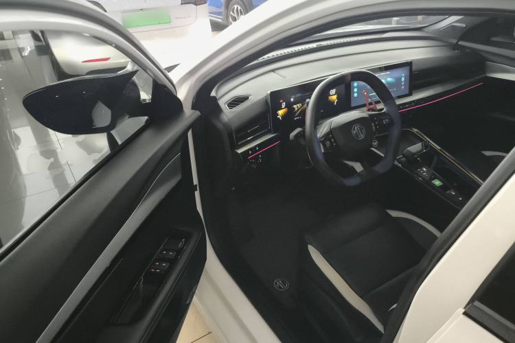 Used MG 5 Scorpio 2022 1.5T Trophy Sport Luxurious Edition Interior 3