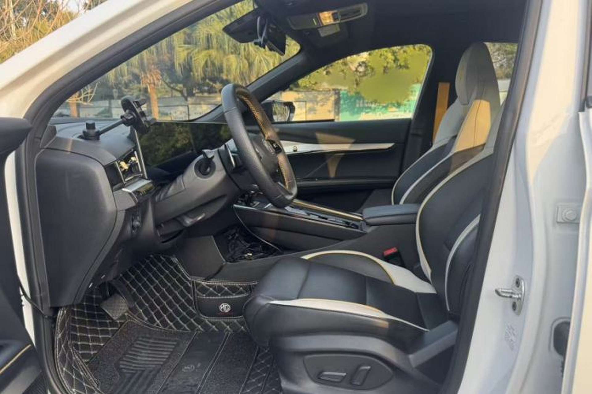 Used MG 5 Scorpio 2022 1.5T Trophy Sport Flagship Edition Interior 5
