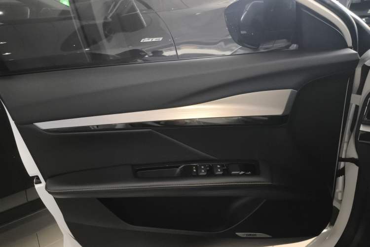 Used MG 5 Scorpio 2022 1.5T Trophy Sport Luxurious Edition Interior 7