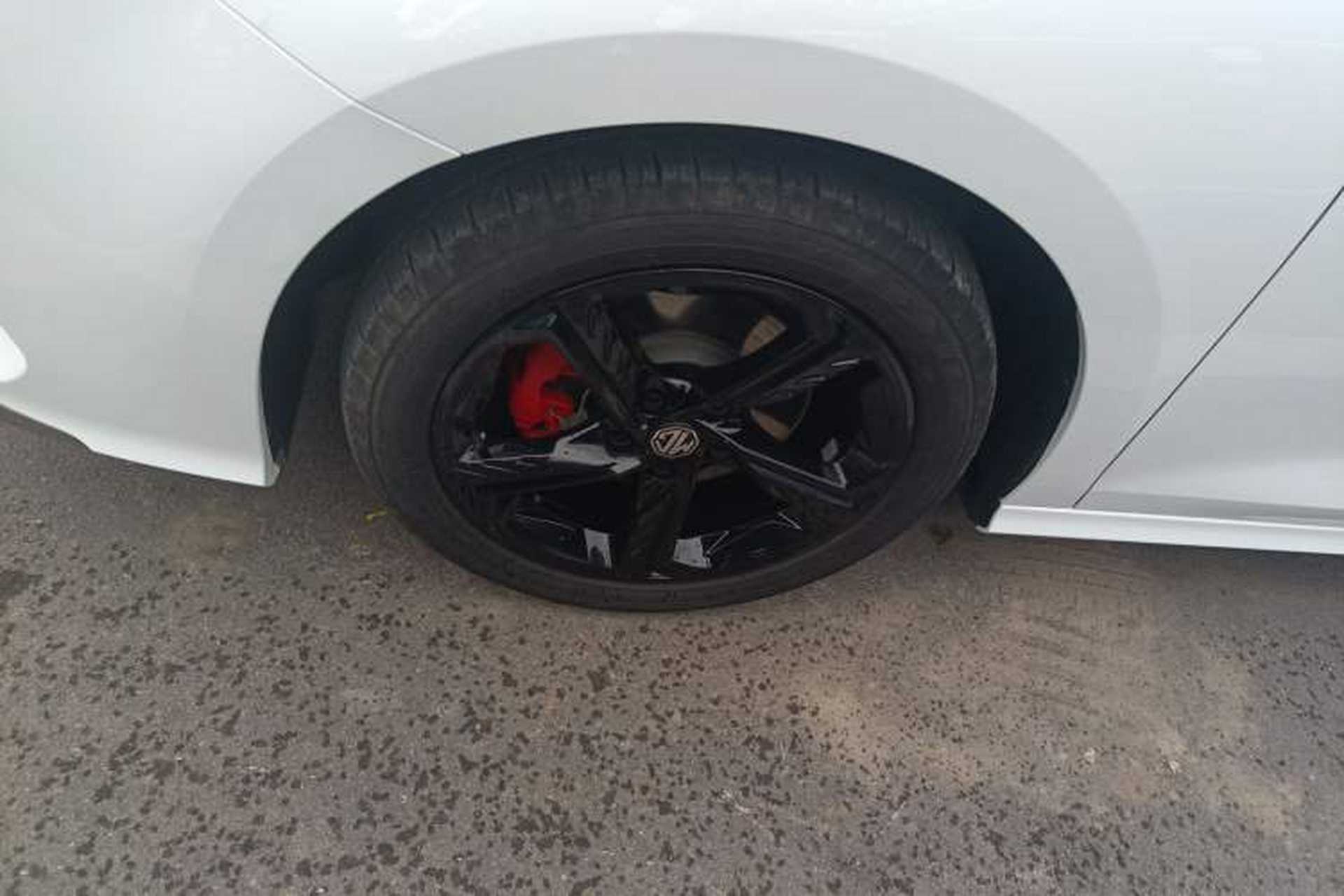Used MG 5 Scorpio 2022 1.5T Trophy Sport Luxurious Edition Left Front Wheel Hub